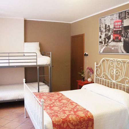 Alexander Rooms Tirano Exterior foto