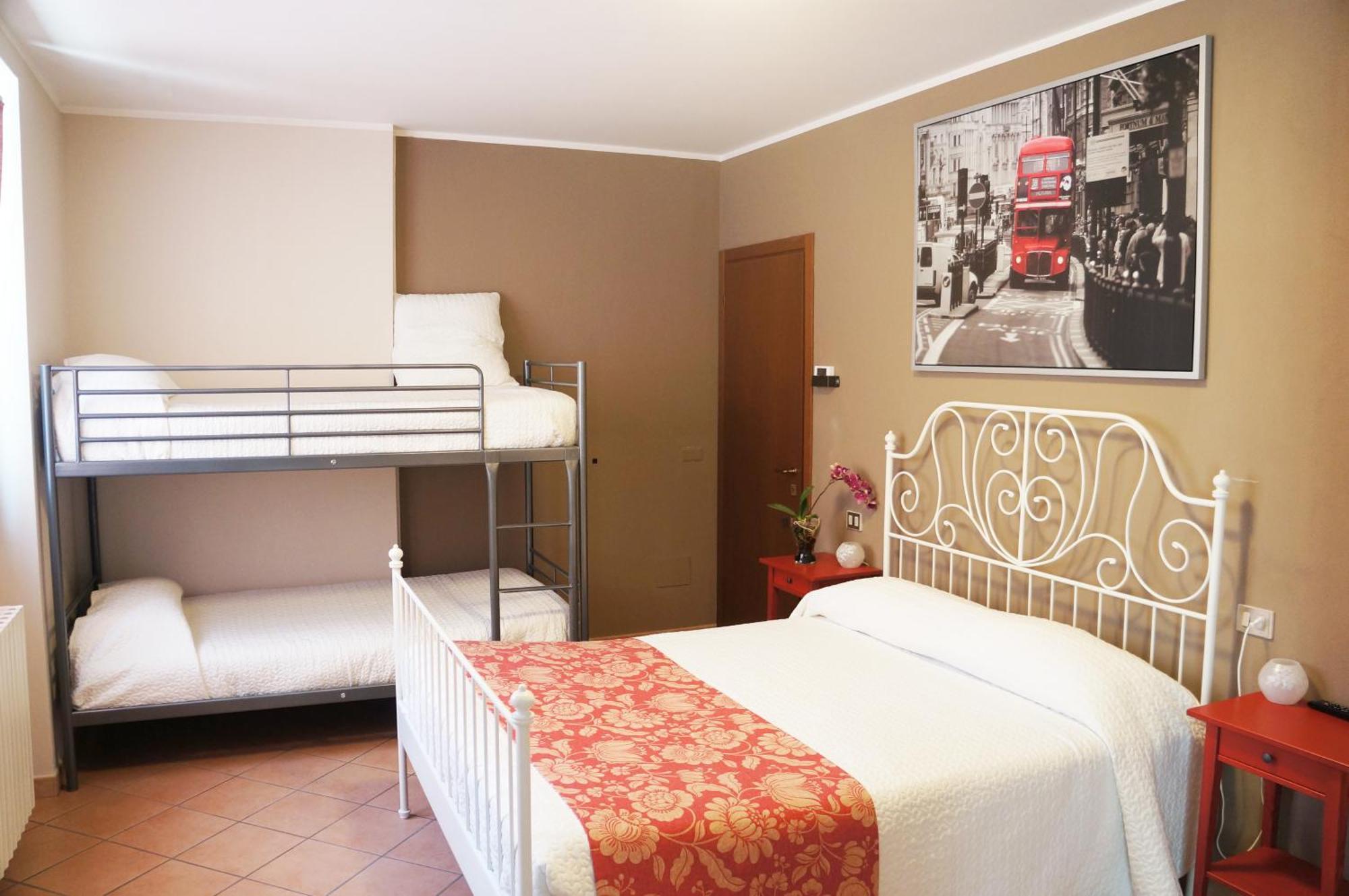 Alexander Rooms Tirano Exterior foto